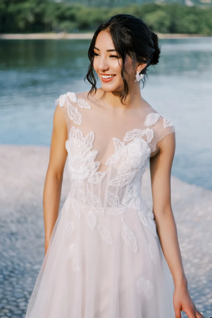 Willowby Breeze 52731 #6 frontface vertical cropped picture