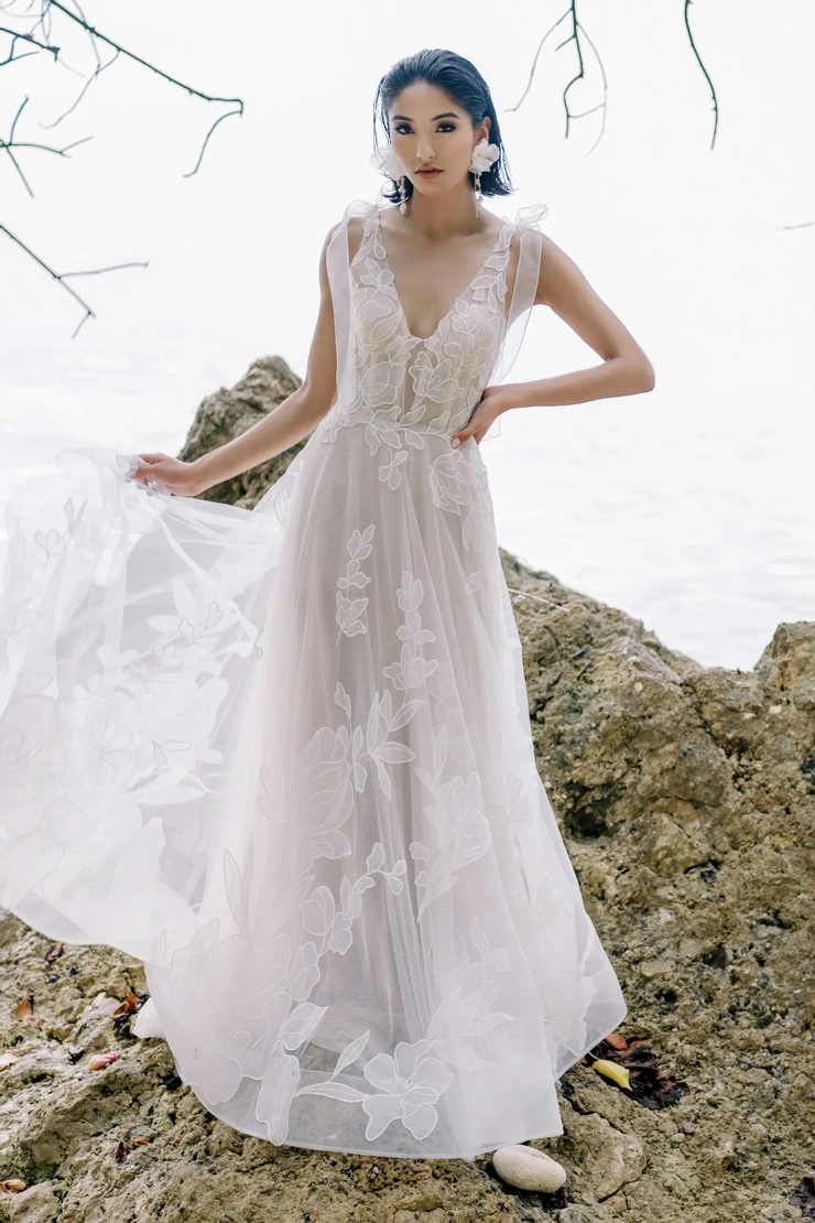 Willowby Drizzle 52736 #1 frontface vertical picture