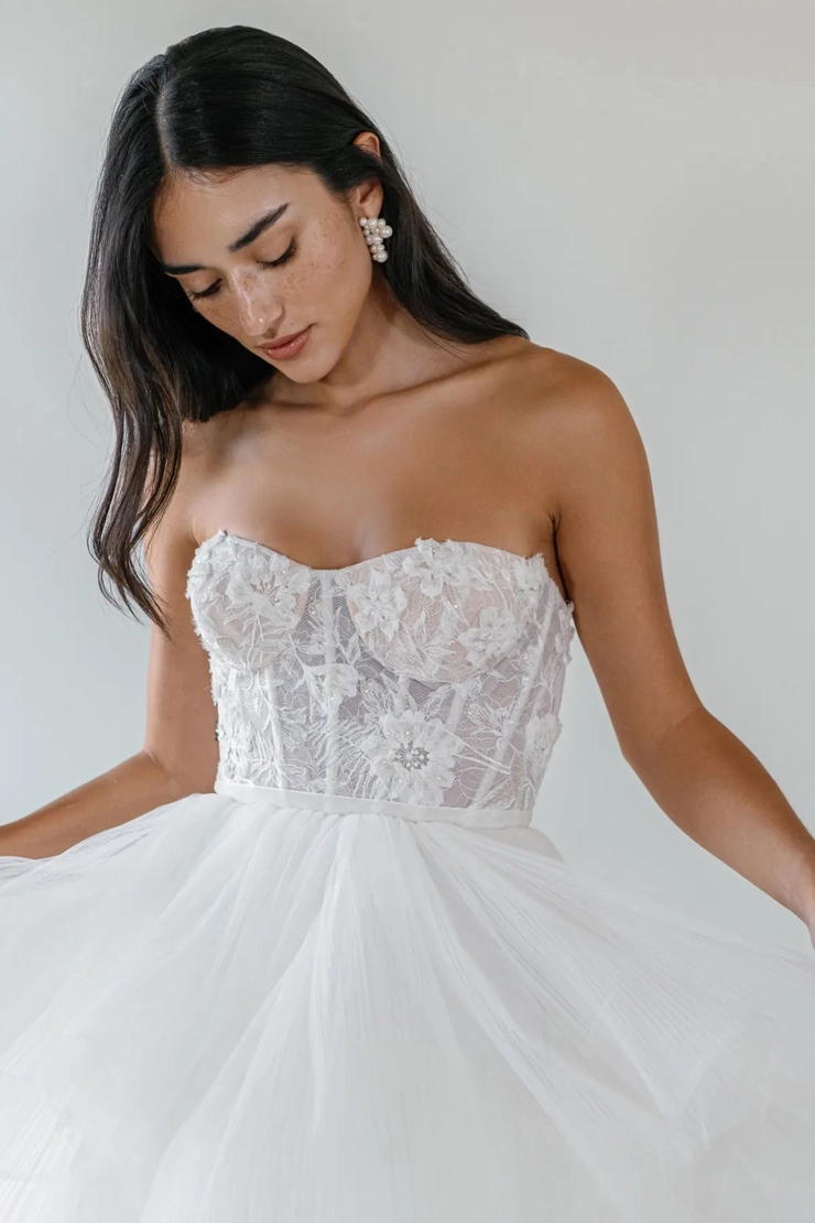 Willowby Lowery 52740 #8 frontface vertical cropped picture