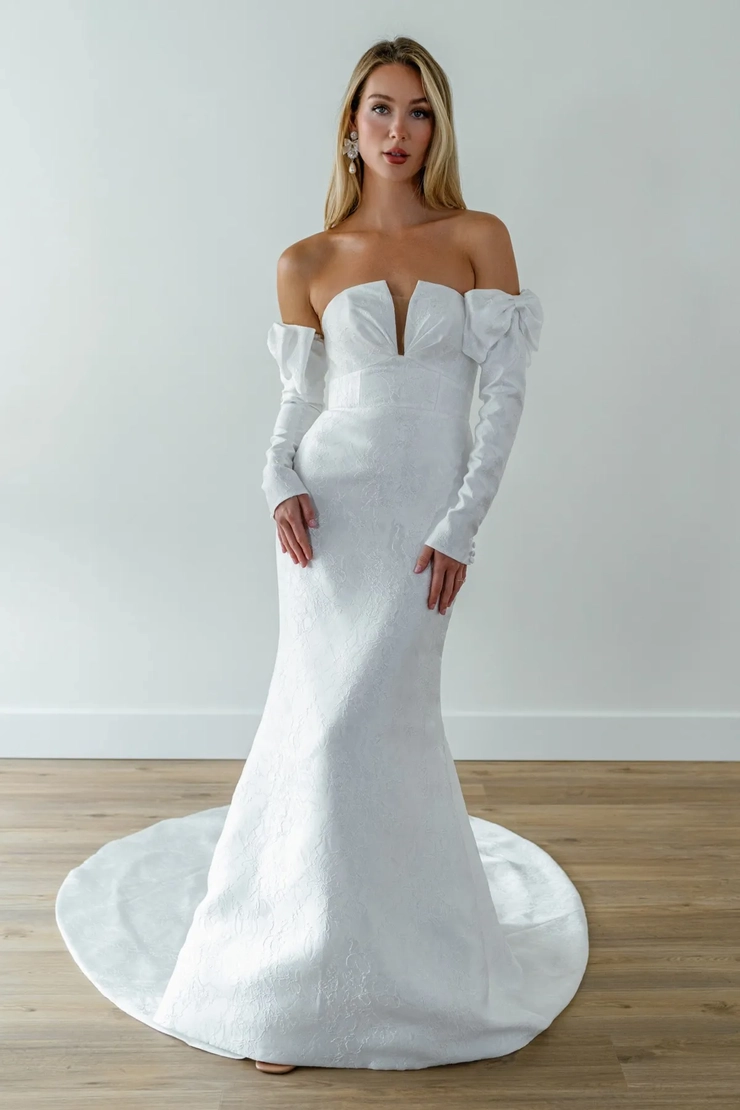 Locket Noor with Sleeves Style #12253 #1 frontface vertical picture