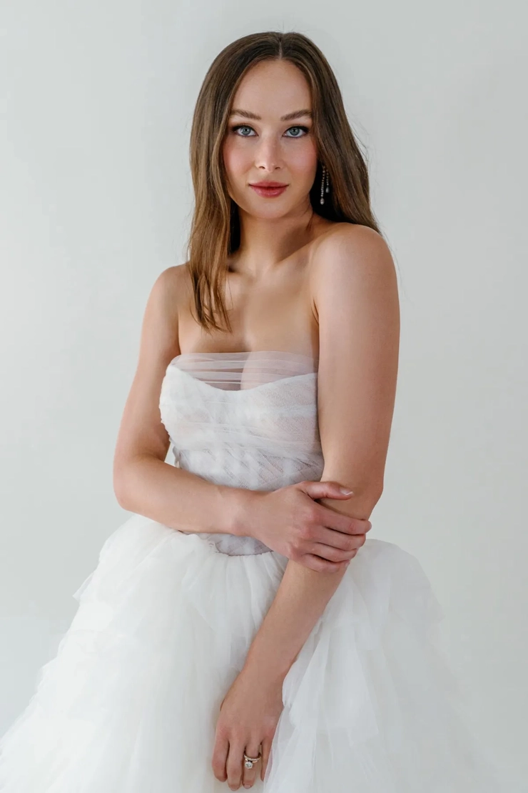 Locket Byrd with Puffs Style #12641 #10 frontface vertical cropped picture