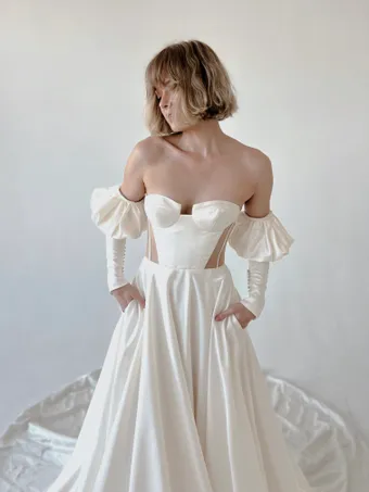 Colby John R2402 #0 default frontface vertical cropped thumbnail