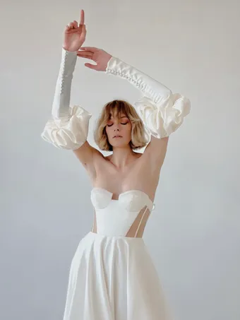 Colby John R2402 #4 frontface vertical cropped thumbnail