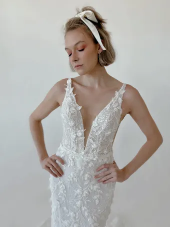 Colby John R2419 #4 frontface vertical cropped thumbnail