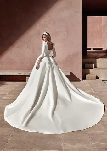 Pronovias Vellania #3 default backface vertical thumbnail