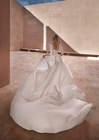 Pronovias Vellania #2 backface vertical thumbnail