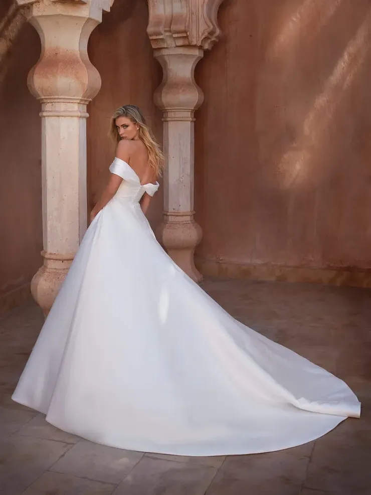 Pronovias athos