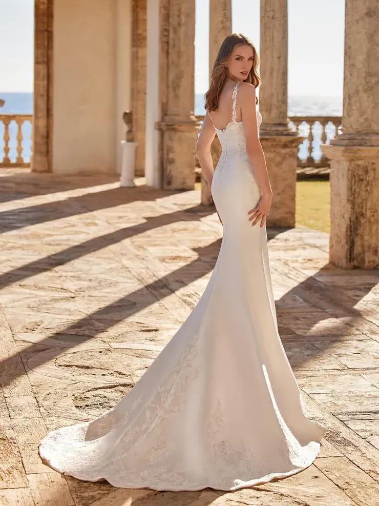 Pronovias hecate