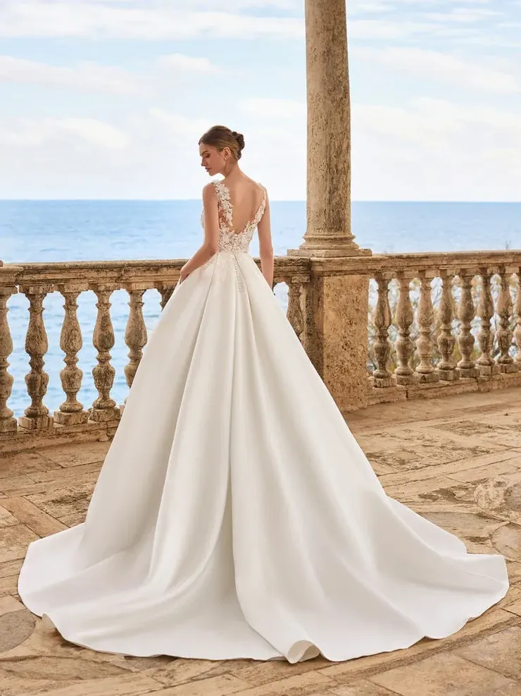 Pronovias hestia