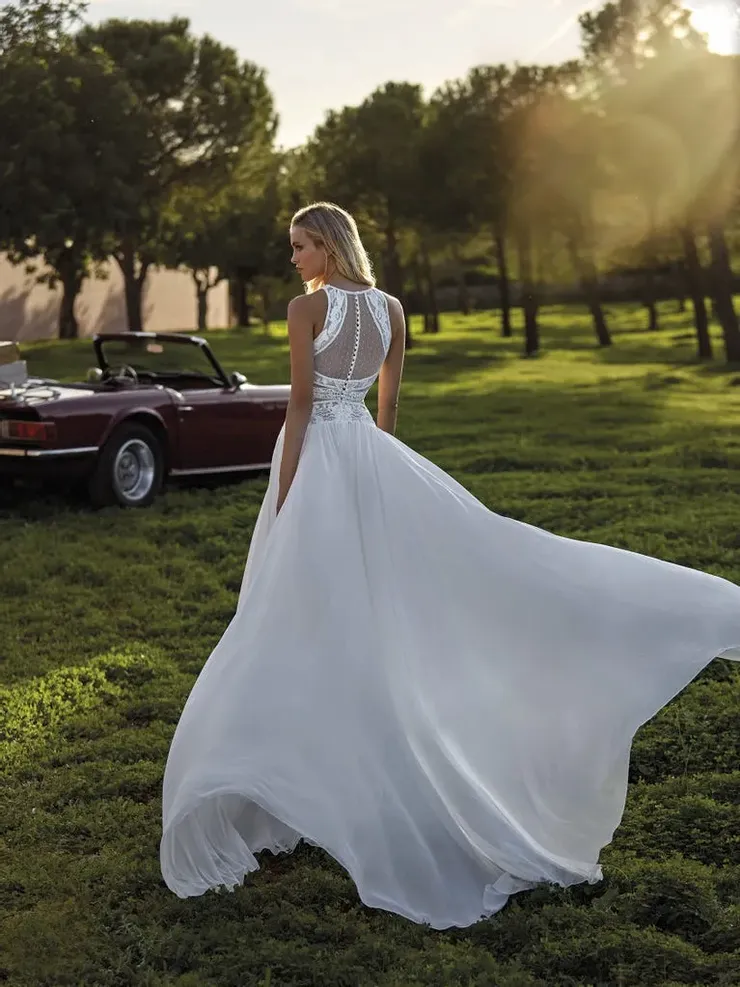 Pronovias malay