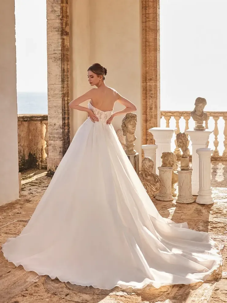 Pronovias medusa