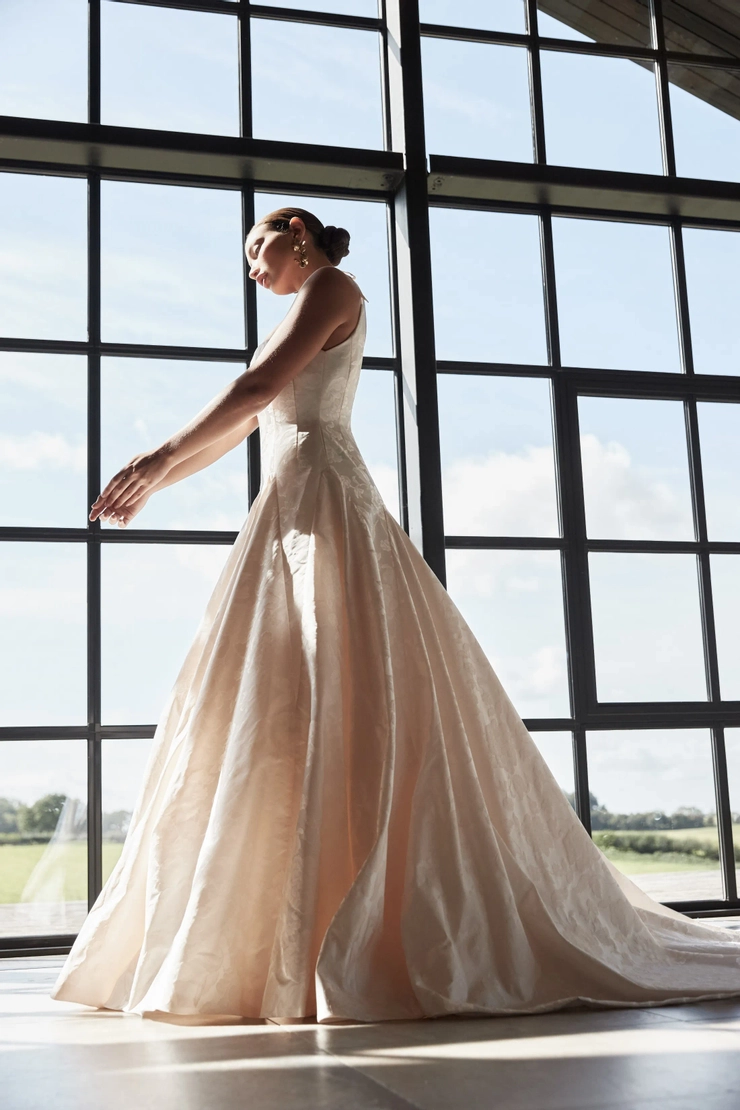 Sassi Holford - Bella | The White Gown