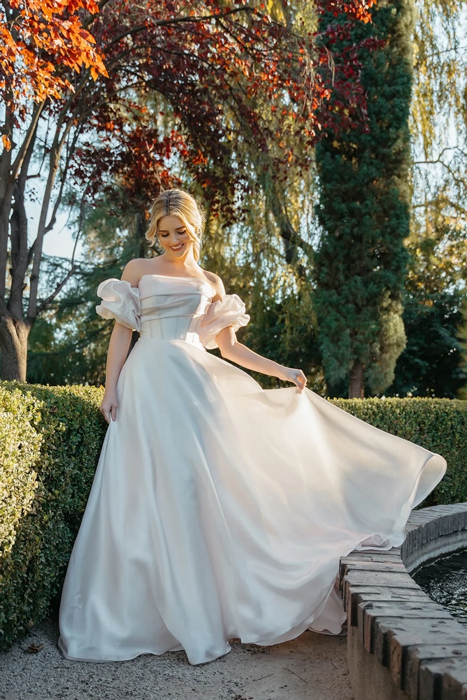 やこ様　Estella.K Bonnie Scallop Long Dress Romantic V-Neckline A-Line Wedding Dress with Glittering Tulle