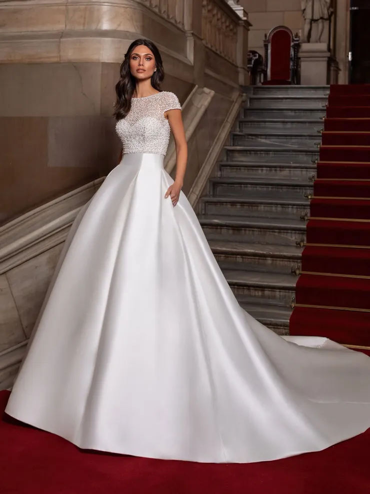 Pronovias Close Image