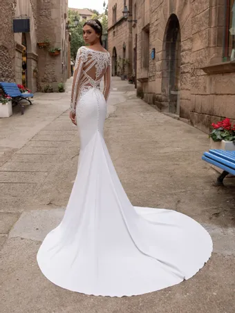 Pronovias Pasiphae #1 vertical thumbnail