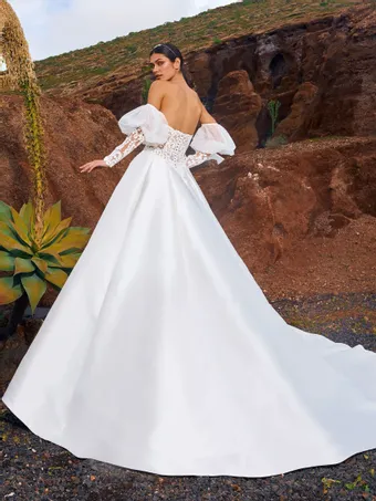 Pronovias Rethi #1 vertical thumbnail