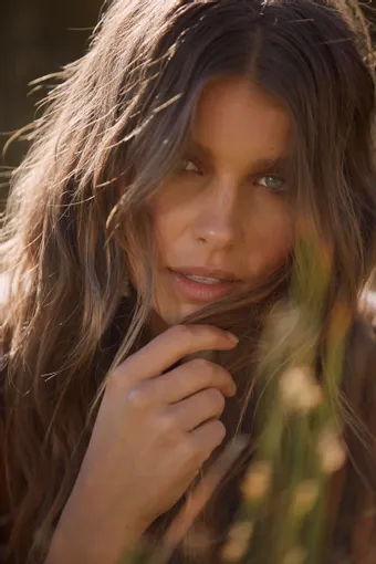 Madi Lane Carlyle #9 vertical thumbnail