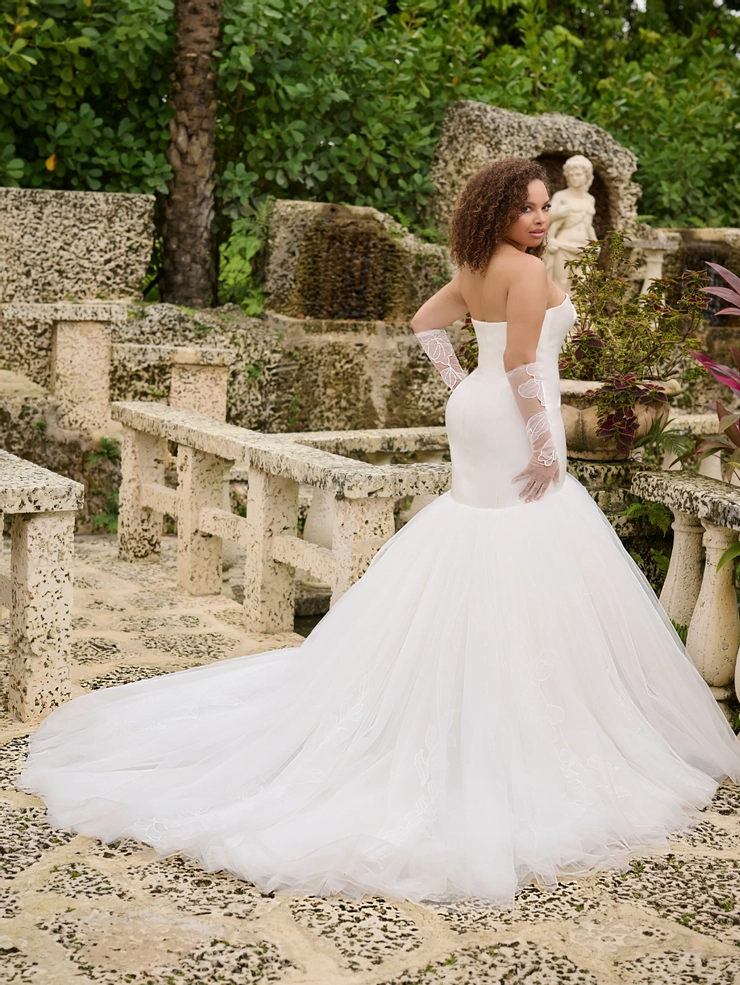 Christina Wu Love Backface Thumbnail Image