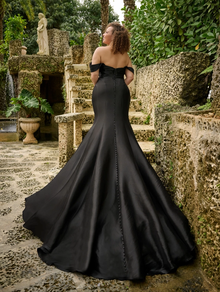 Christina Wu Love Backface Thumbnail Image