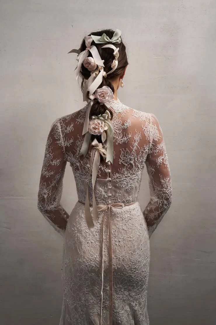 Watters Amandine 68111B #12 backface vertical cropped picture