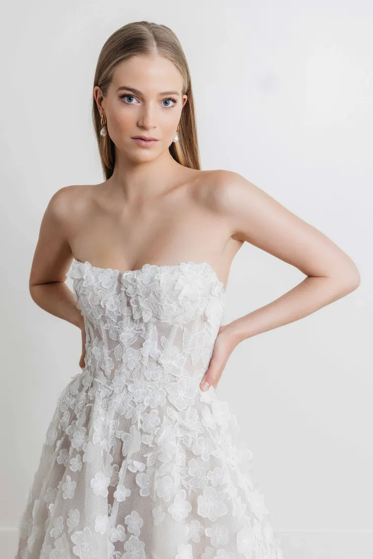 Watters Halia 68112B #8 frontface vertical cropped picture