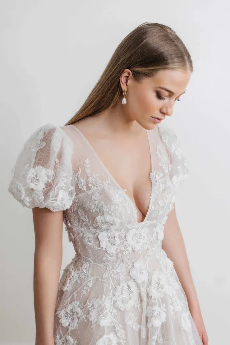 Watters Guinevere 68113B #6 frontface vertical cropped picture