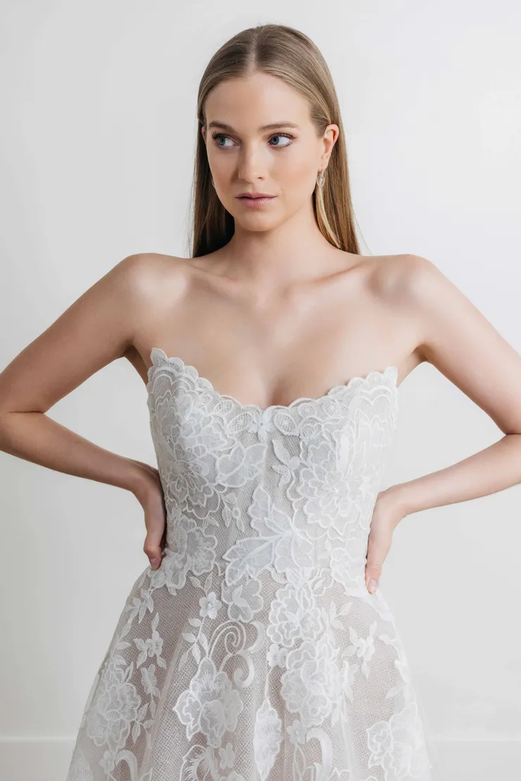 Watters Saskia 68719B #2 frontface vertical cropped picture