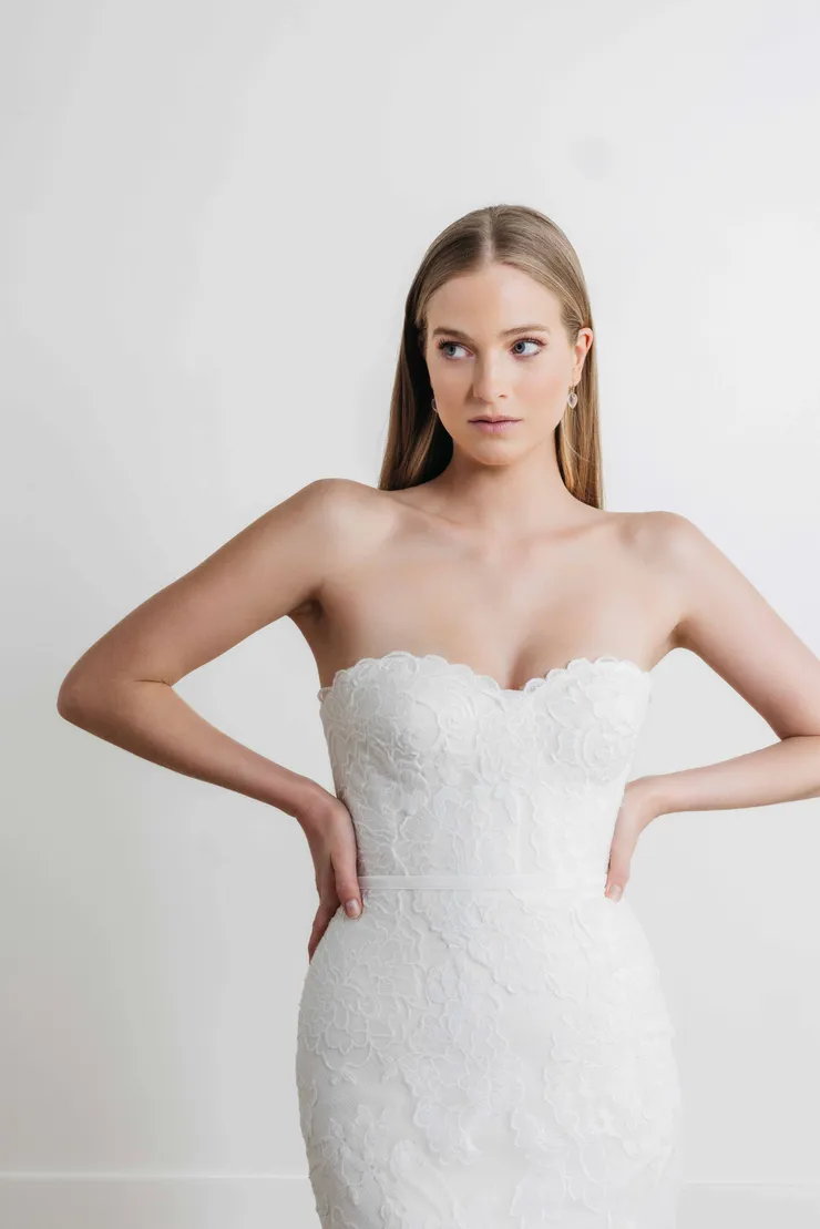 Watters Aramita 68720B #2 frontface vertical cropped picture