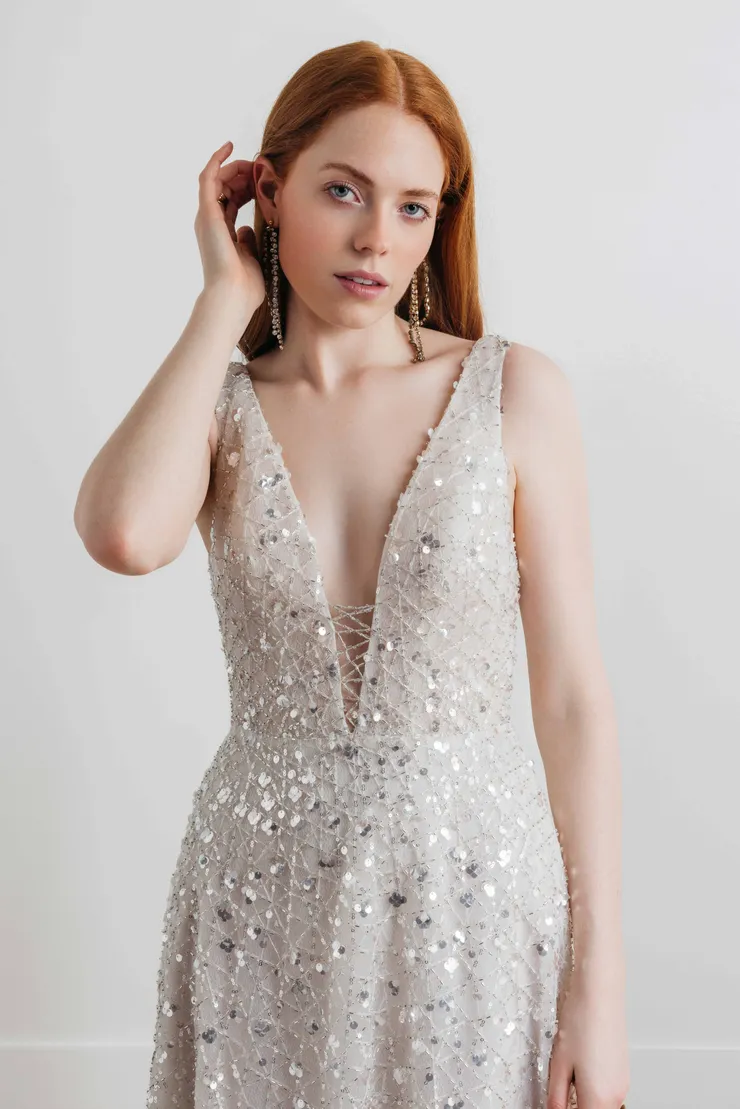 Willowby Odessa 53610 #5 frontface vertical cropped picture