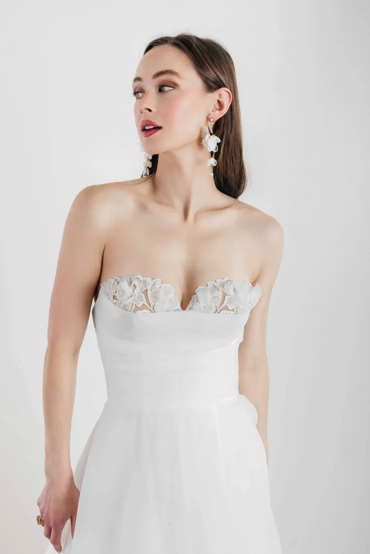 Locket Dianthus Style #13218 #5 frontface vertical cropped picture