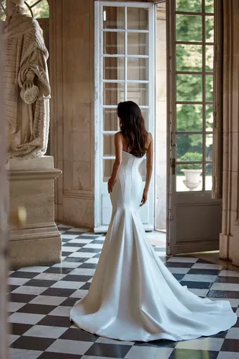 Milla Nova Jacky #1 default backface vertical thumbnail