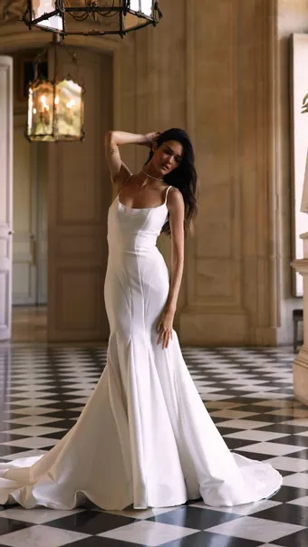 Milla Nova Jacky #3 frontface vertical thumbnail