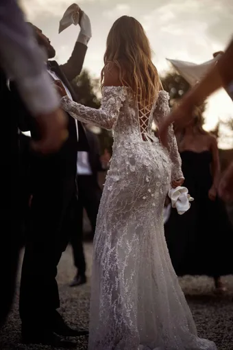 Milla Nova Montana #16 vertical thumbnail