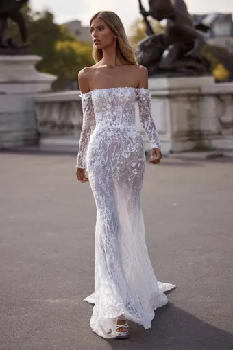 Milla Nova Montana #19 frontface vertical thumbnail