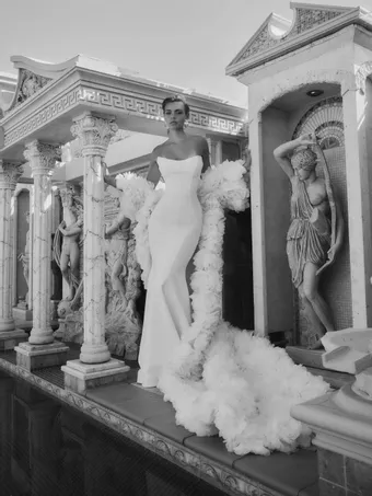 Leah Da Gloria Clyde #4 frontface vertical thumbnail