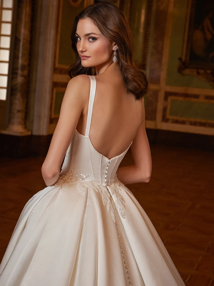 Privé Style #Elsie #4 backface vertical cropped picture