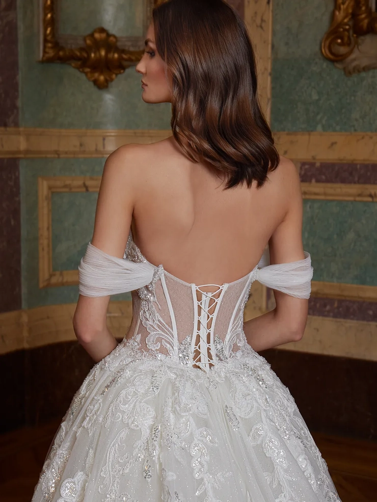 Privé Style #Emily #4 backface vertical cropped picture