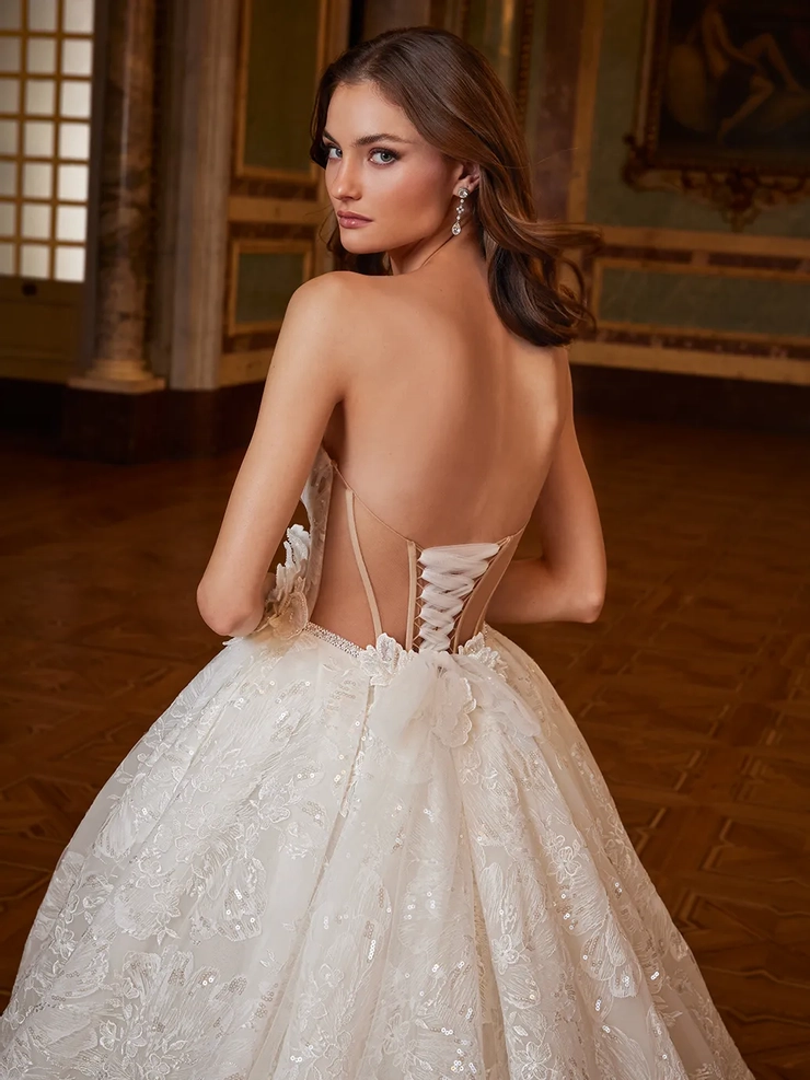 Privé Style #Esmerelda #5 backface vertical cropped picture