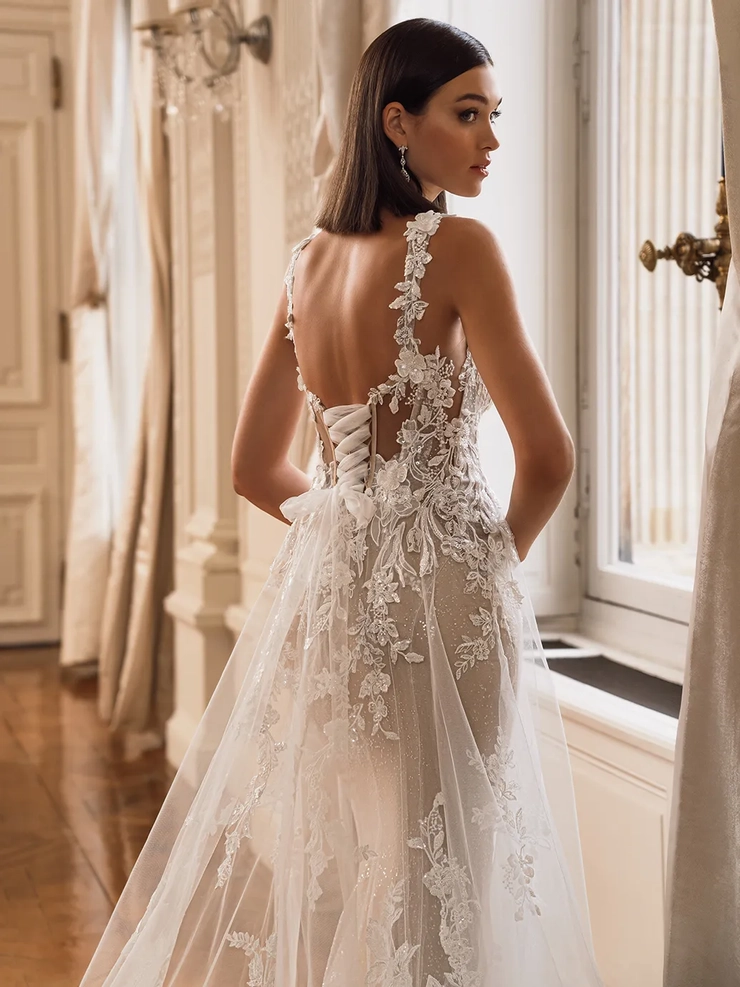 Élysée Style #Femie #5 backface vertical cropped picture