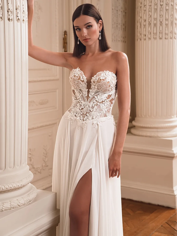 Élysée Firouze #6 frontface vertical cropped picture