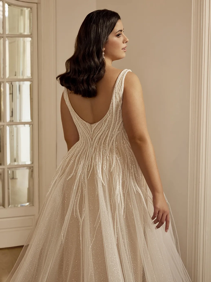 Portrait Style #Caroline #3 backface vertical cropped picture