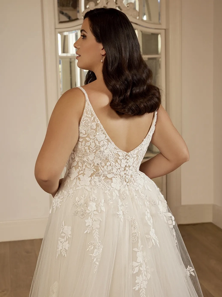 Portrait Style #Omarra #4 backface vertical cropped picture