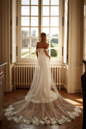 Milla Nova Style #Michelin #1 default backface vertical thumbnail