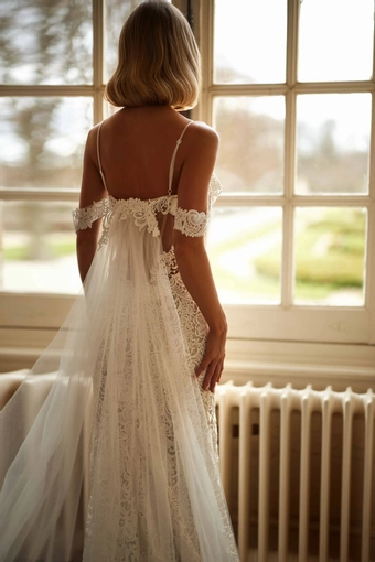 Milla Nova Style #Michelin #3 backface vertical cropped thumbnail