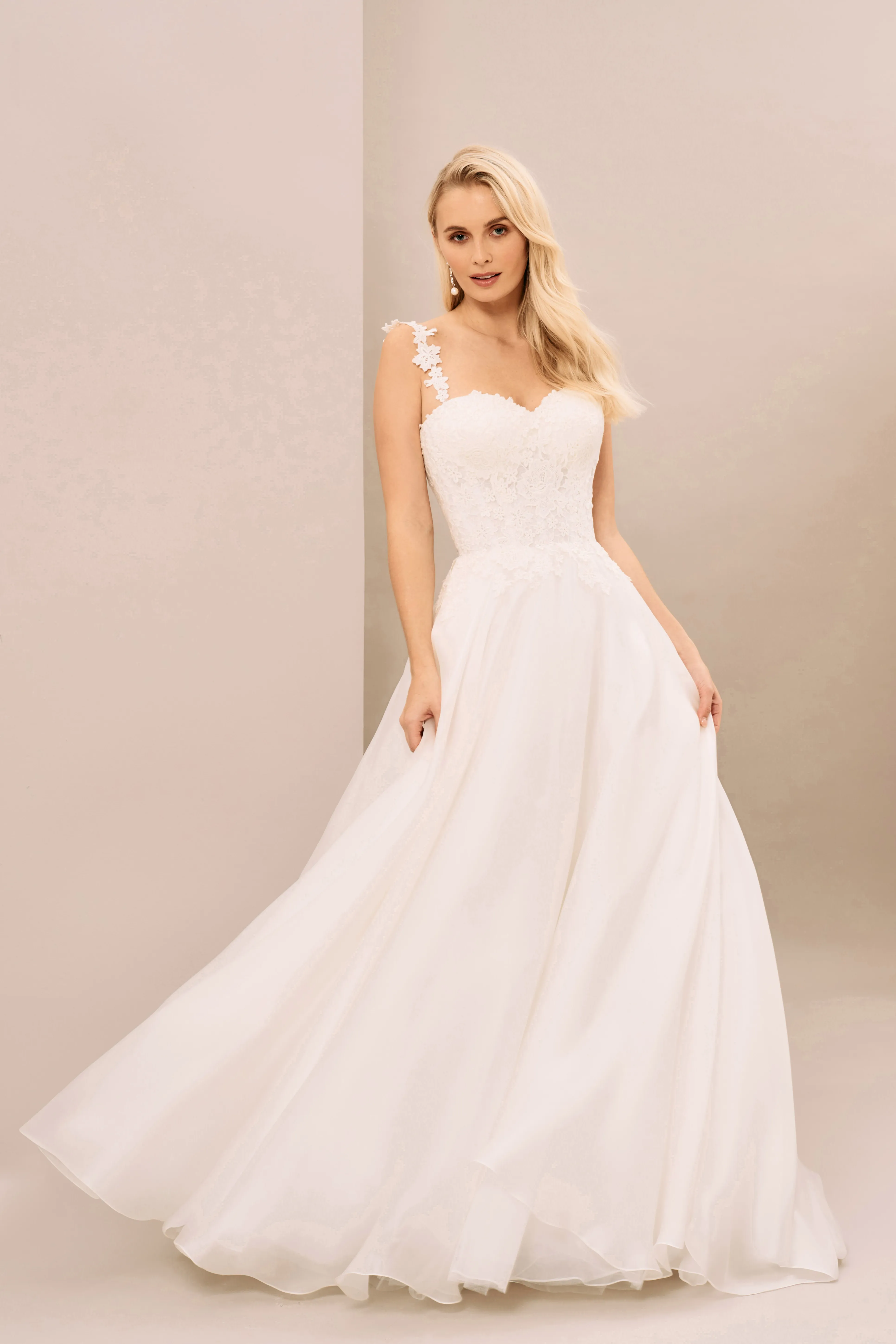 Caroline Castigliano ウェディングドレス Aspen Designer Wedding Dress from Caroline Castigliano