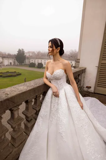 CELESTE Dovita Milano #2 frontface vertical cropped thumbnail