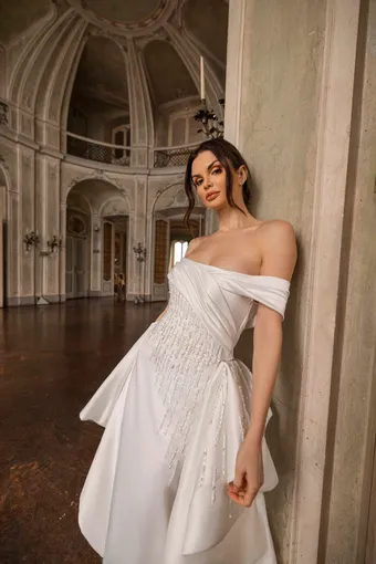 MOANA Dovita Milano #2 frontface vertical cropped thumbnail