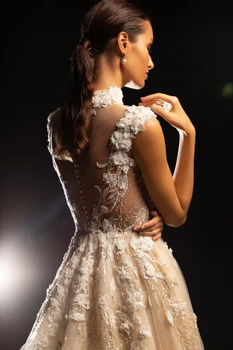 Wona Concept Kaitana #7 backface vertical cropped thumbnail