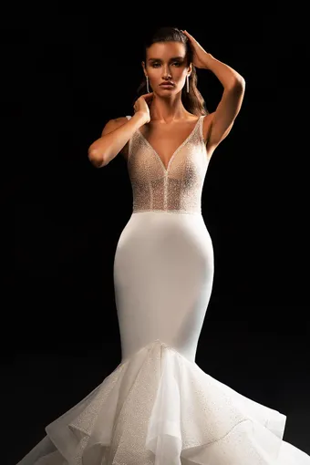 Wona Concept Linea #6 frontface vertical cropped thumbnail