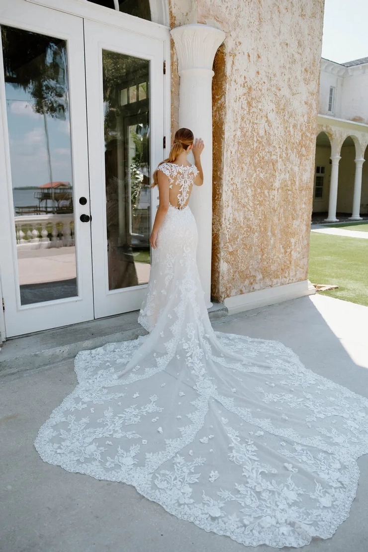Flores by Angel Rivera | Angel Rivera Bridal Atelier - Dahlia | Angel Rivera Bridal Atelier Flores by Angel Rivera | Angel Rivera Bridal Atelier - Dahlia | Angel Rivera Bridal Atelier